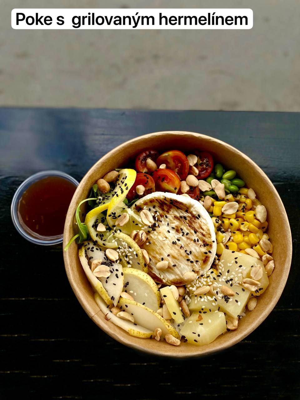 Hermelín Poke Bowl